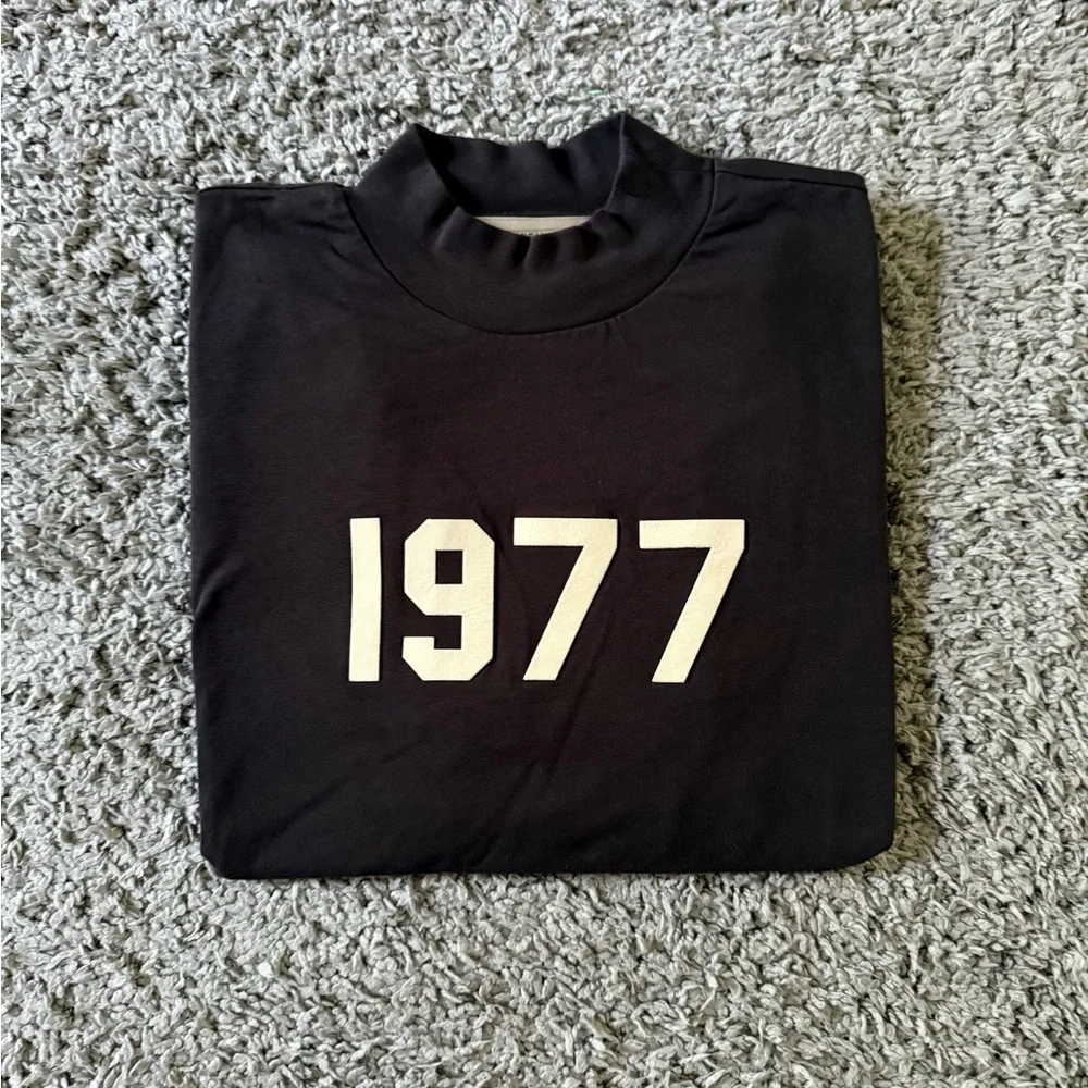 Fear of God Essentials - Mock Neck Long Sleeve 1977 ‘Iron’ - Picture 3 of 7